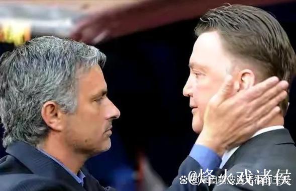 欧冠失利后莫耶斯研究管理学书籍，曼联表现引关注